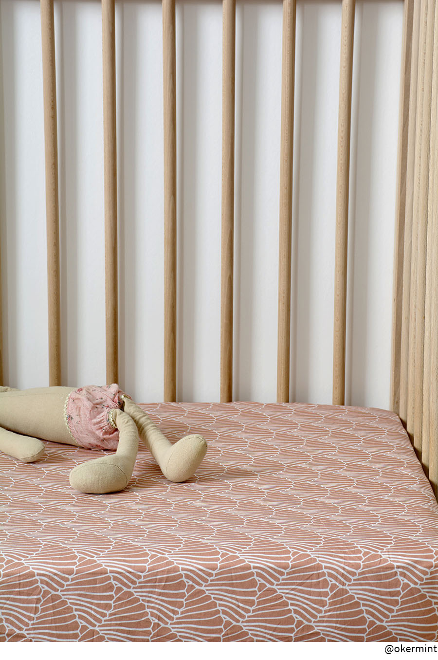 SEASHELLS | Terracotta pink | 60x120cm/ 23.5x47&quot; | Fitted Crib sheet