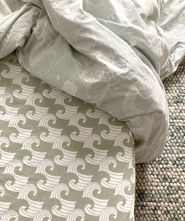 WAVES | Sage | 70x140cm / 27.5x55&quot; | Fitted crib sheet